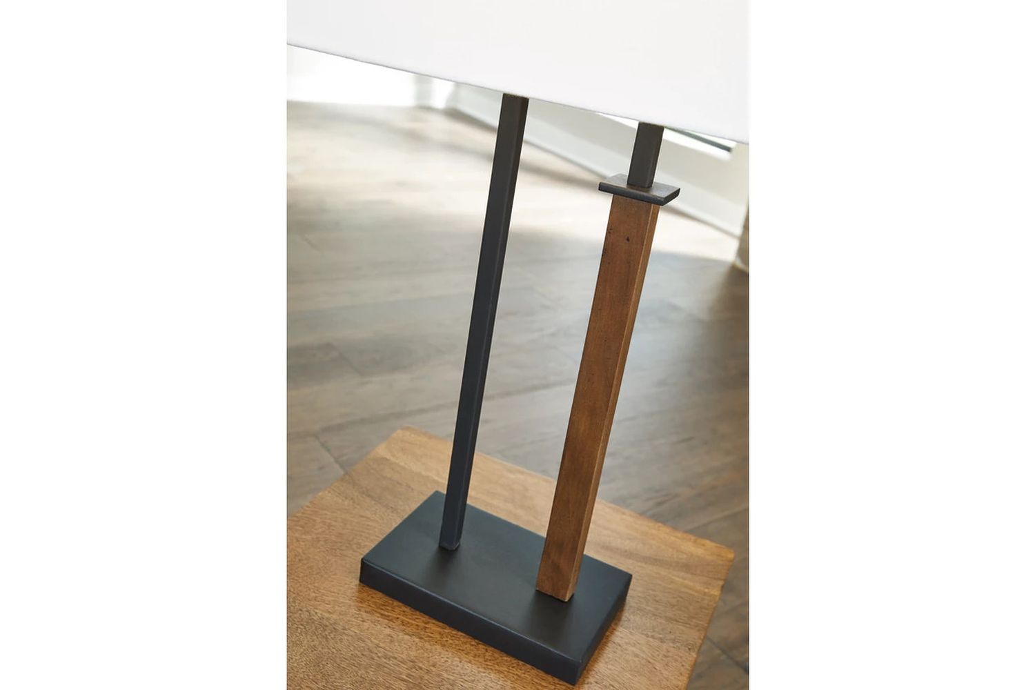 Voslen Table Lamp Set of 2 In Black and Brown L204554