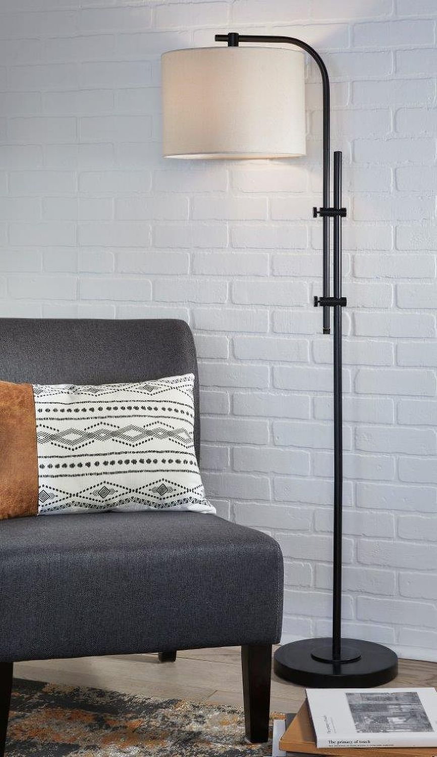 Baronvale Black Floor Lamp L206041