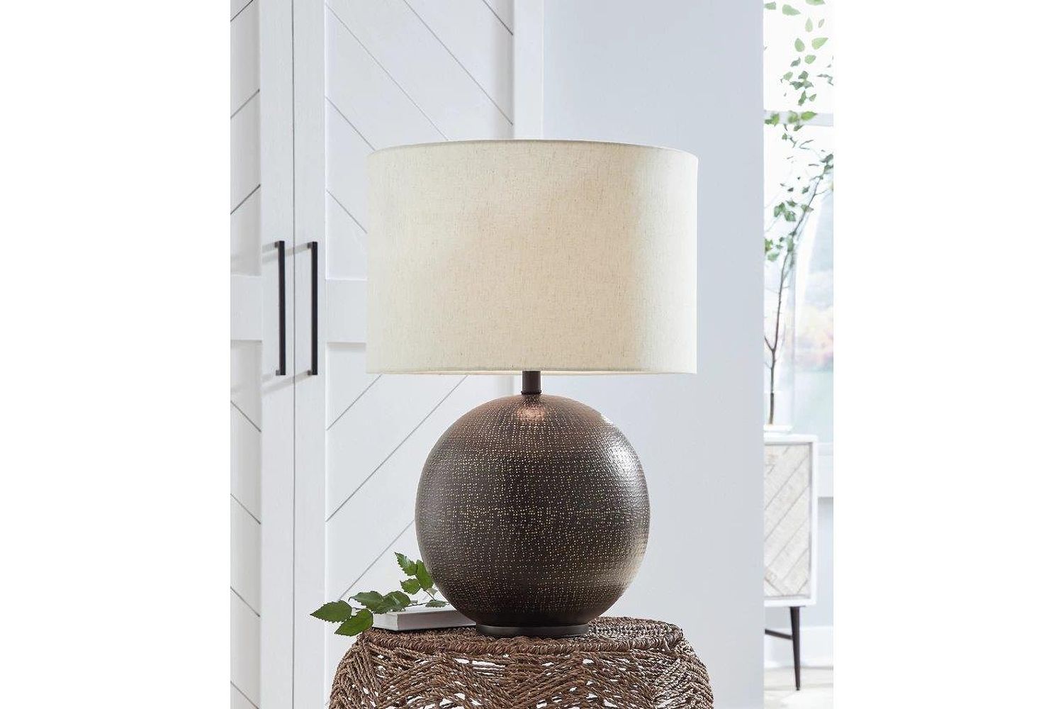 Hambell Table Lamp In Black and Gold L207434