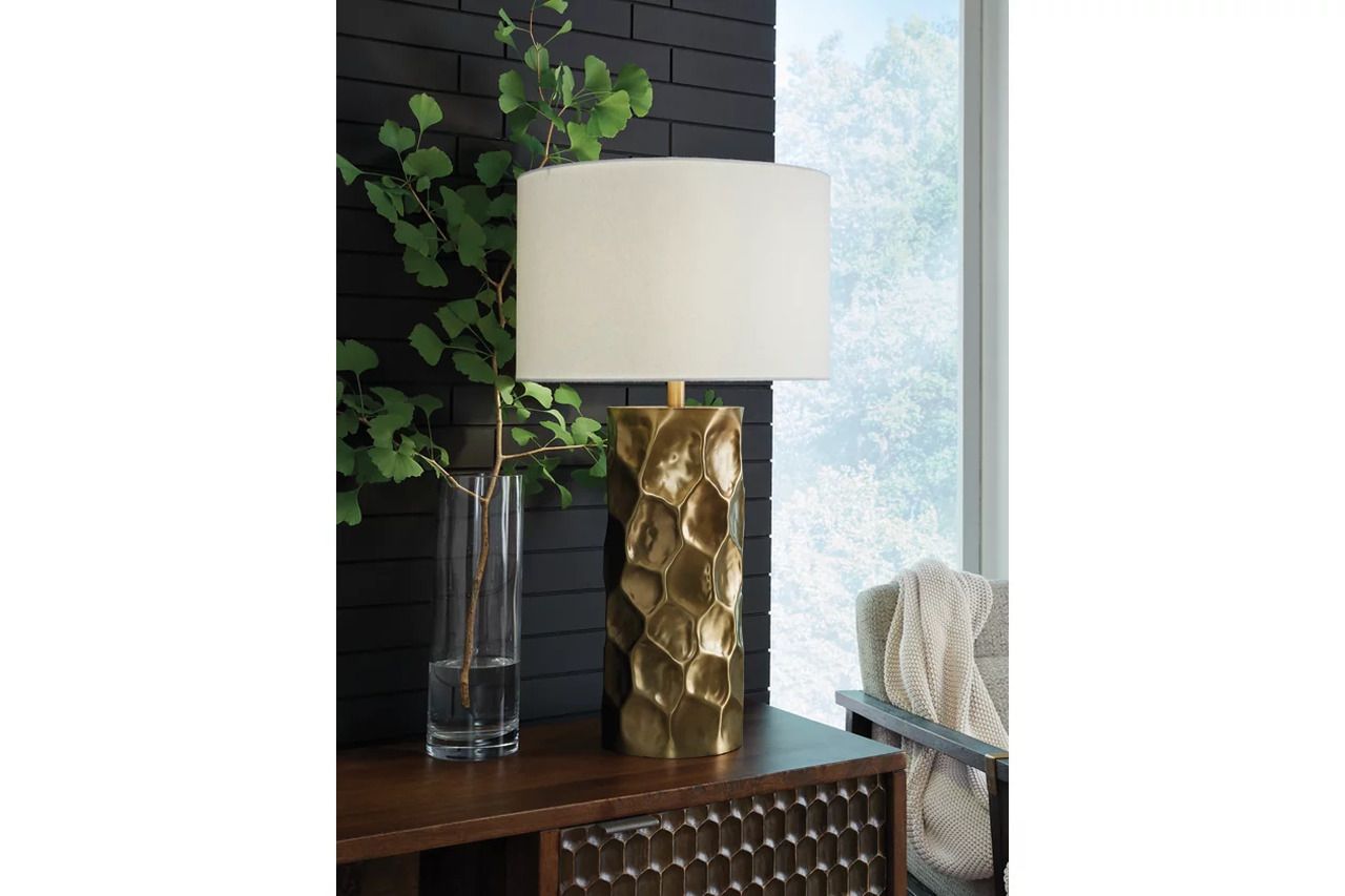 Marshawn Table Lamp In Gold L207524