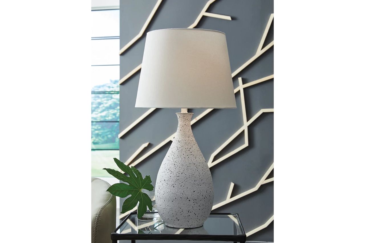Wyattford Table Lamp In White and Black L207614