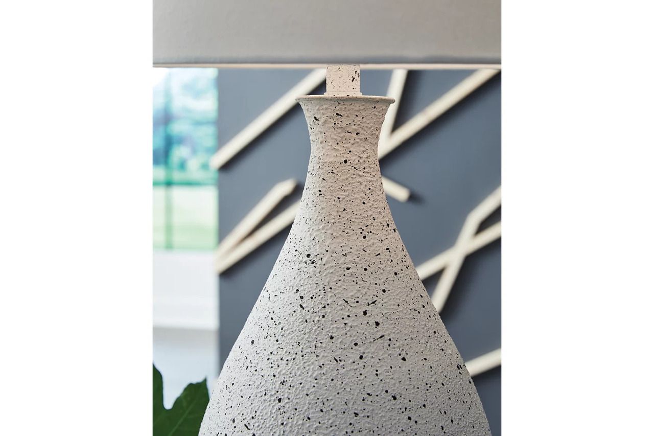 Wyattford Table Lamp In White and Black L207614