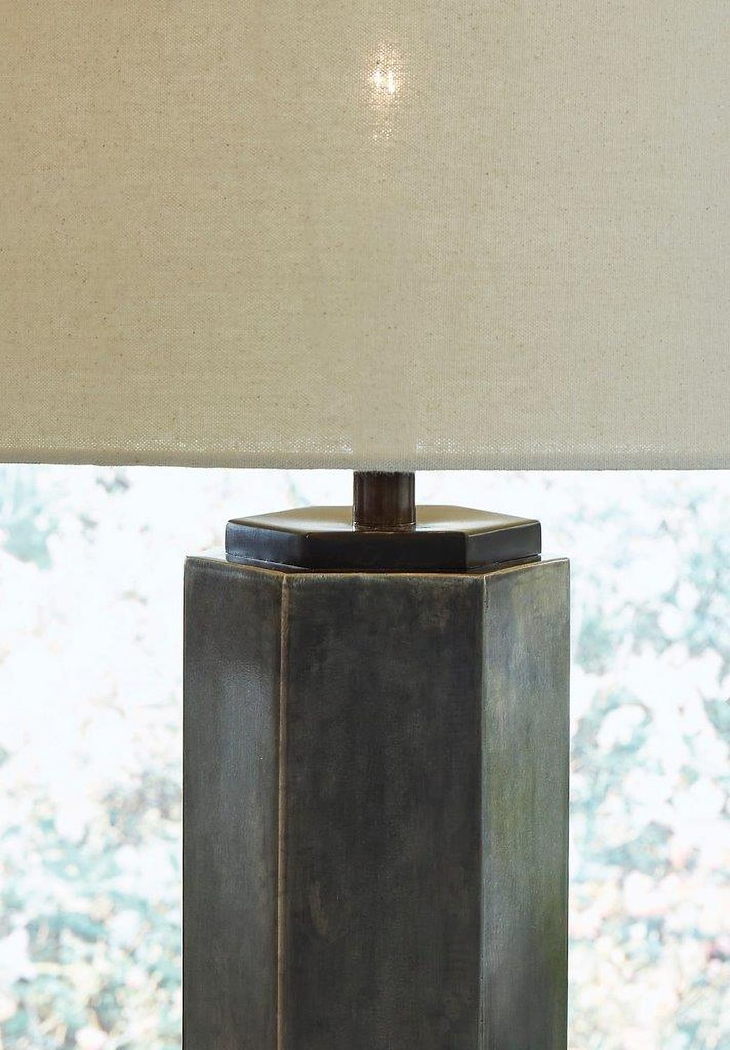 Dirkton Antique Pewter Accent Lamp L208324