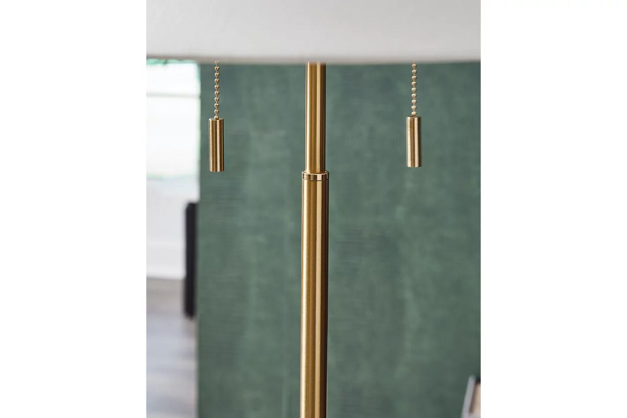 Haigwood Floor Lamp In Gold L208471