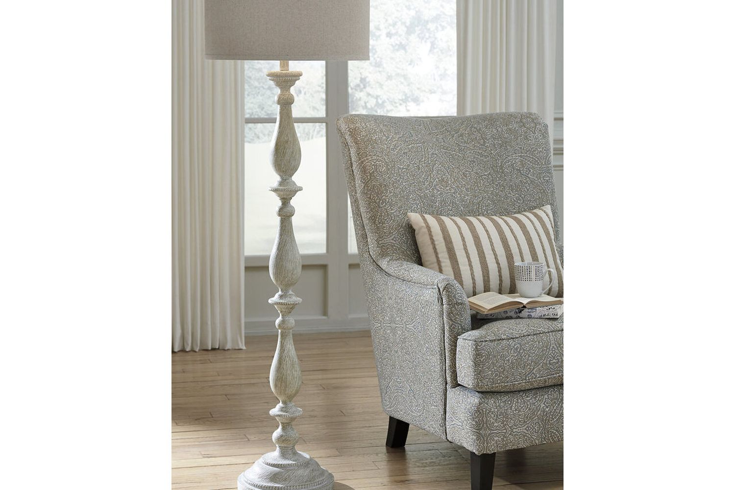 Bernadate Whitewash Poly Floor Lamp L235341