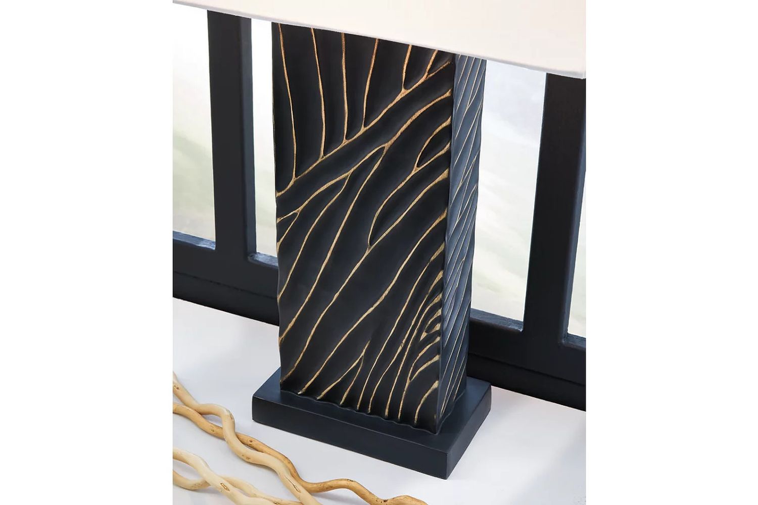 Bartlen Table Lamp In Black and Gold L235774