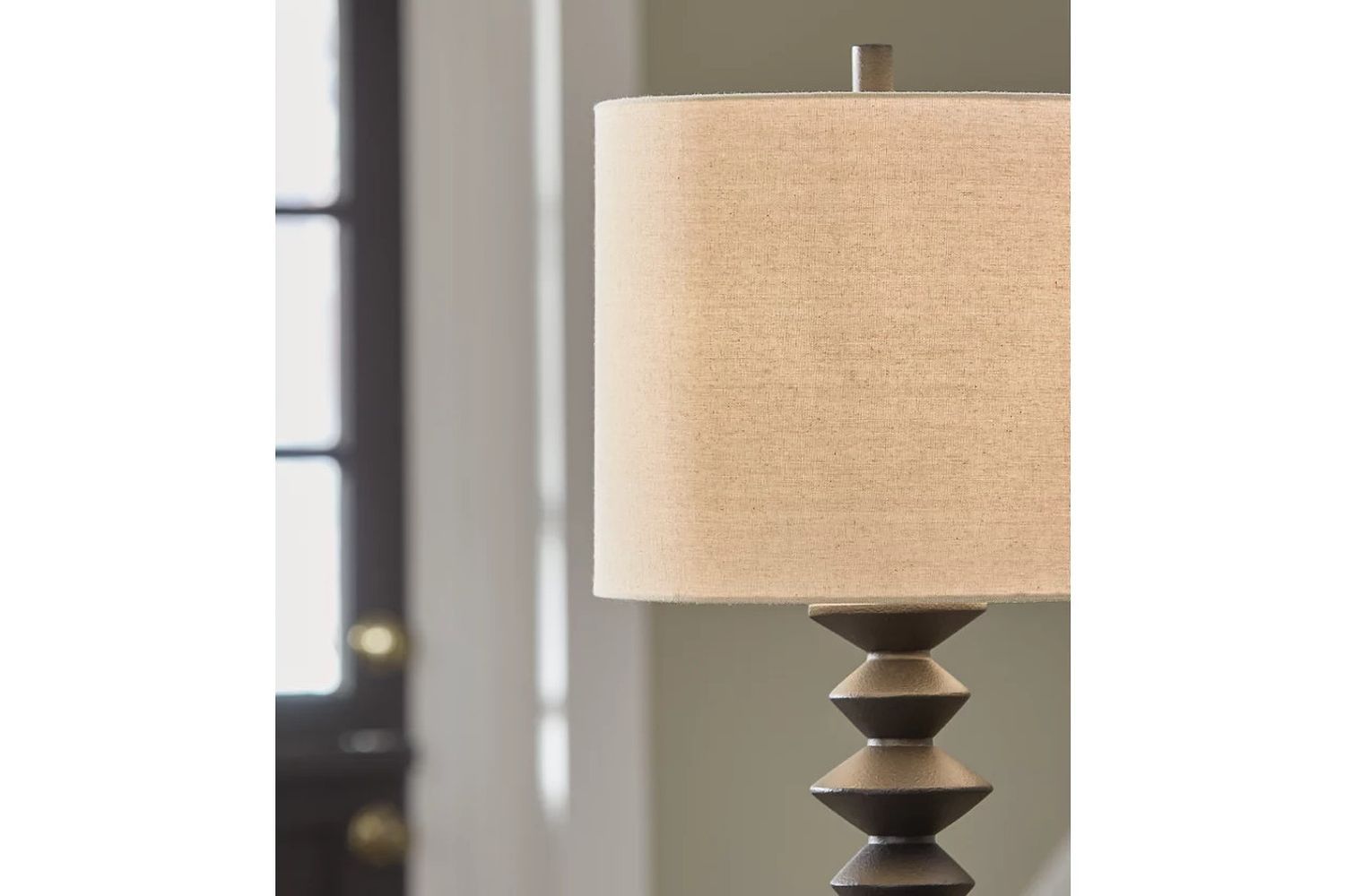 Luanndon Buffet Lamp In Black L235783