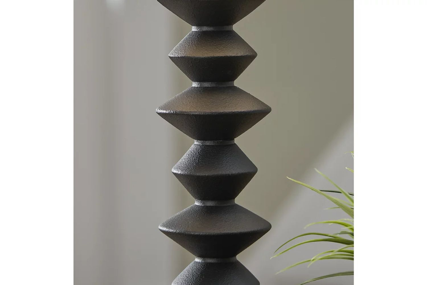 Luanndon Buffet Lamp In Black L235783