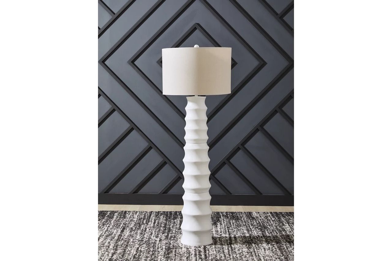 Veraleigh Floor Lamp In White L235851