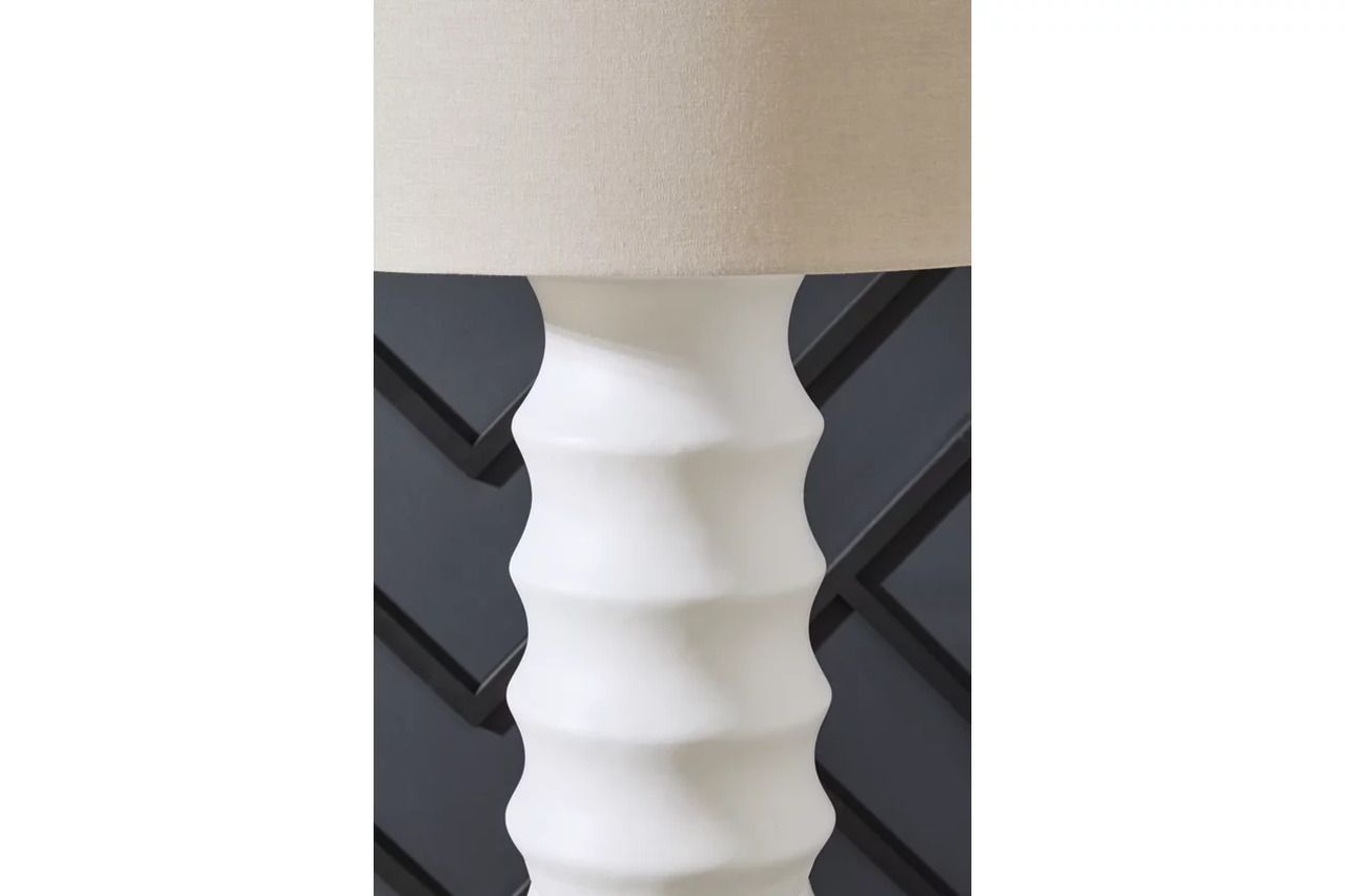 Veraleigh Floor Lamp In White L235851
