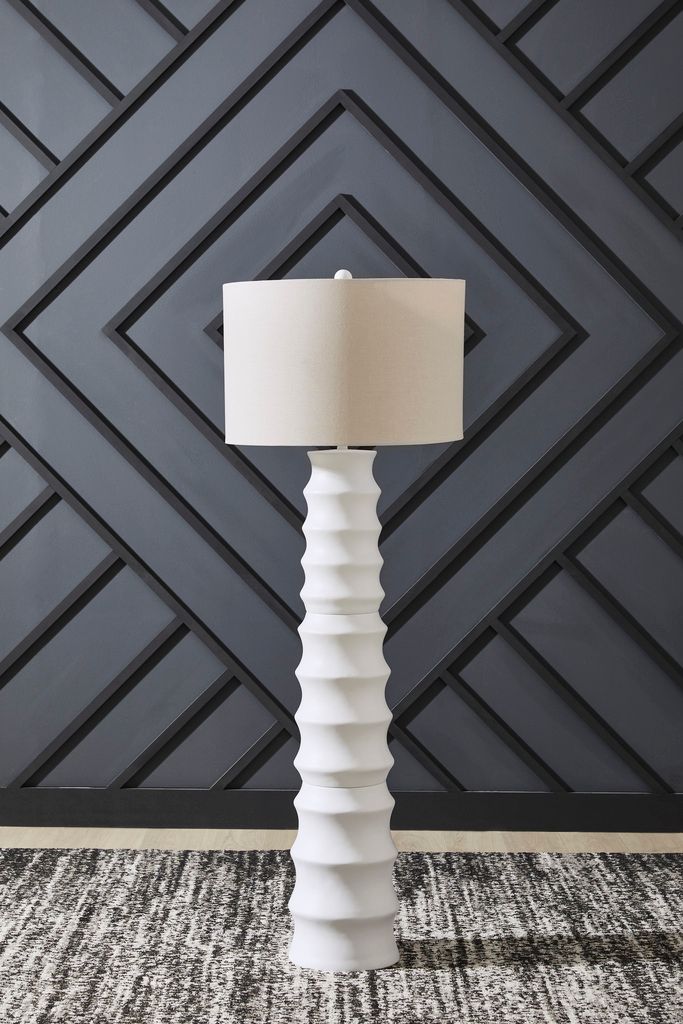 Veraleigh Floor Lamp In White L235851