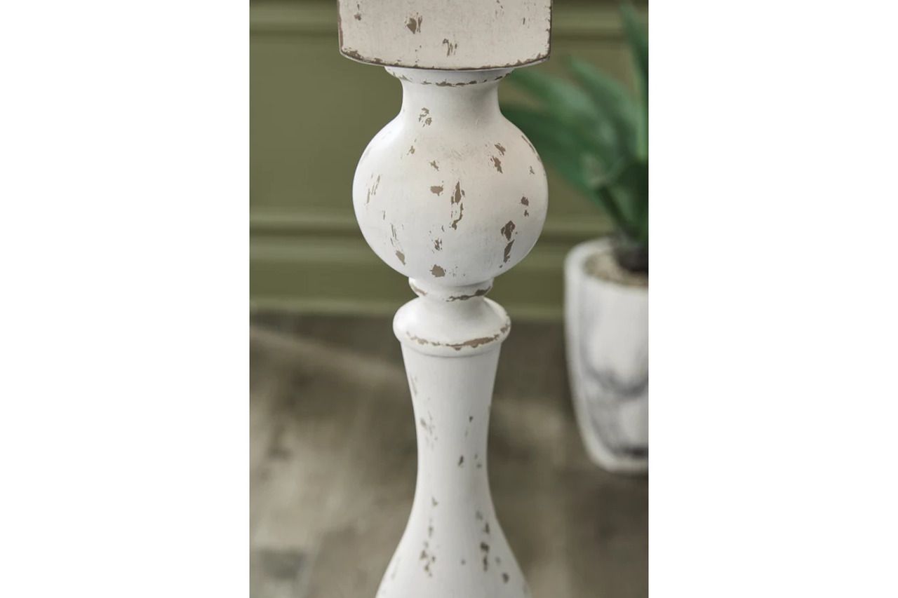 Madsbrook Floor Lamp In Antique White L235921