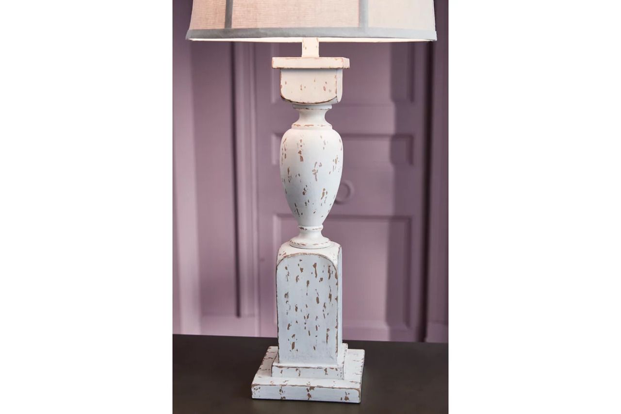 Madsbrook Table Lamp In Antique White L235924