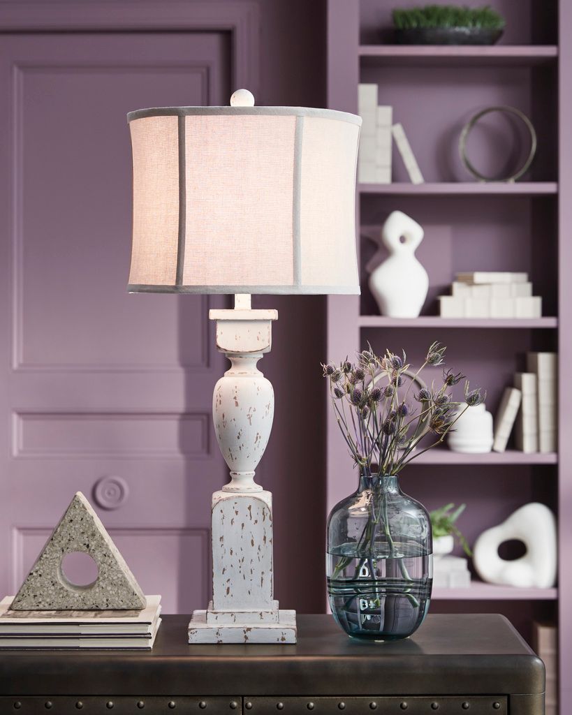 Madsbrook Table Lamp In Antique White L235924