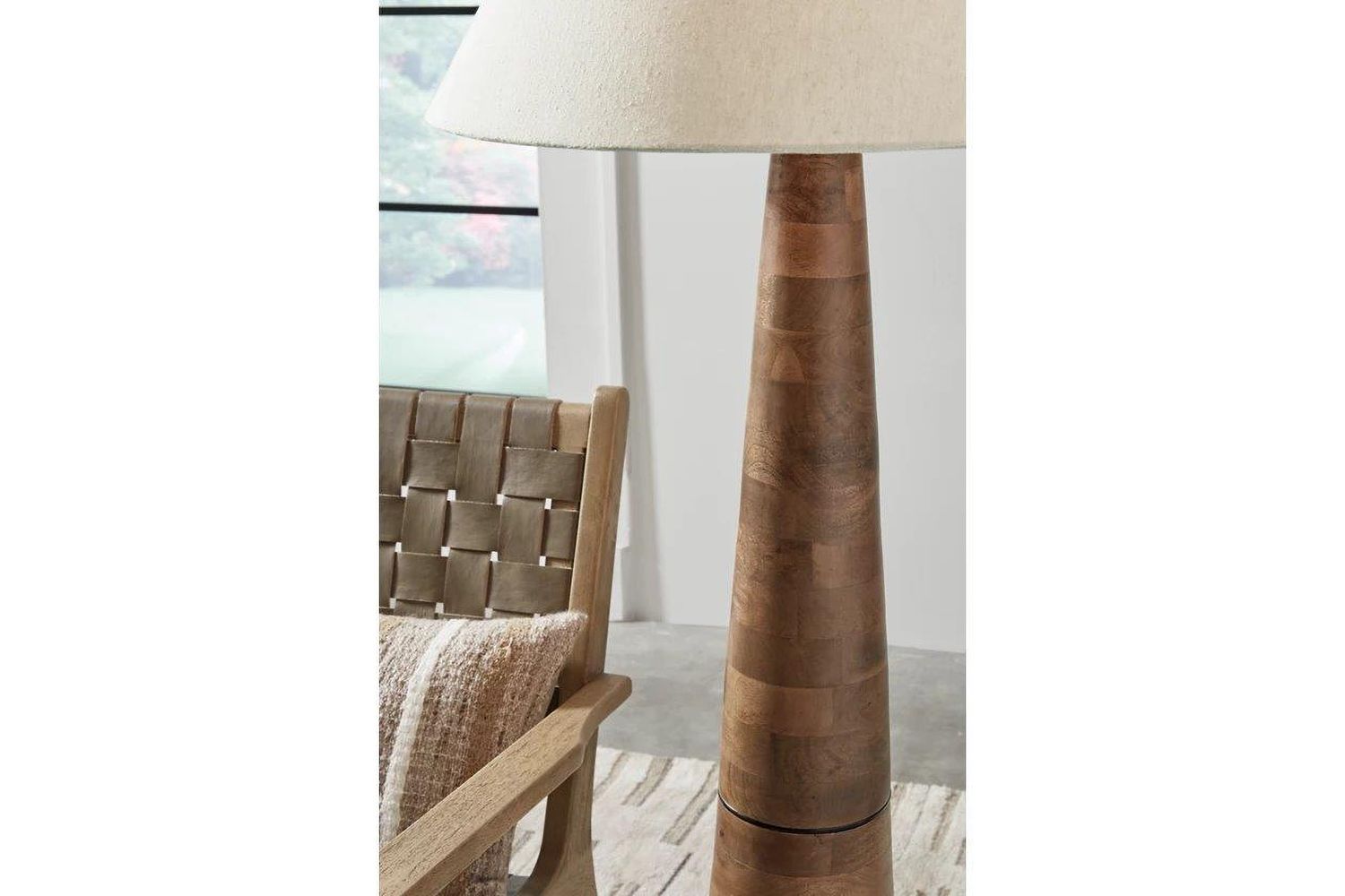 Danset Floor Lamp In Brown L329101