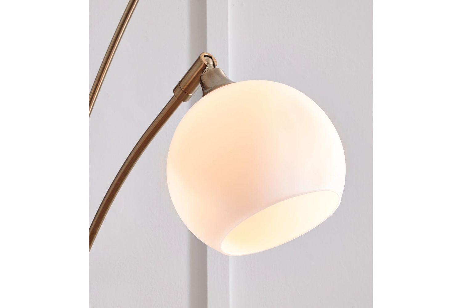 Taliya Champagne Metal Arc Lamp (1/CN) L725119