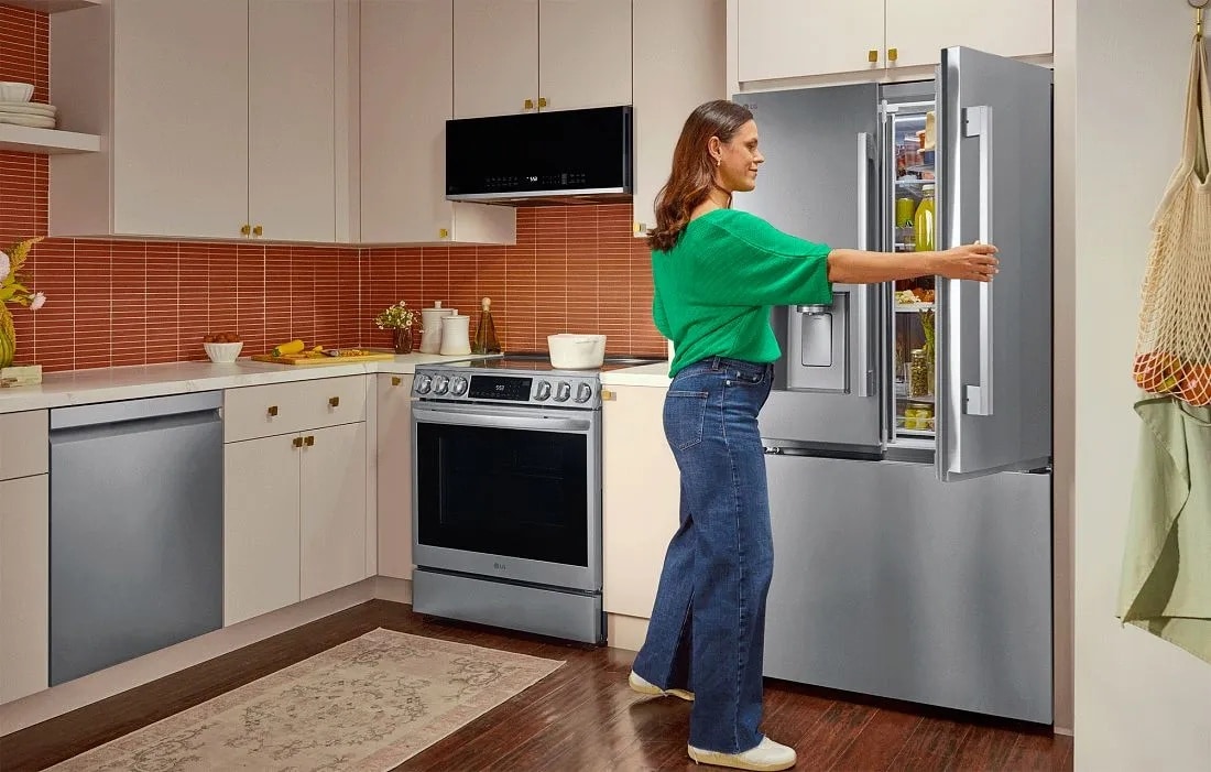 24 cu. ft. Counter-Depth MAX™ with Zero Clearance™ 3-Door French Door Refrigerator view 2