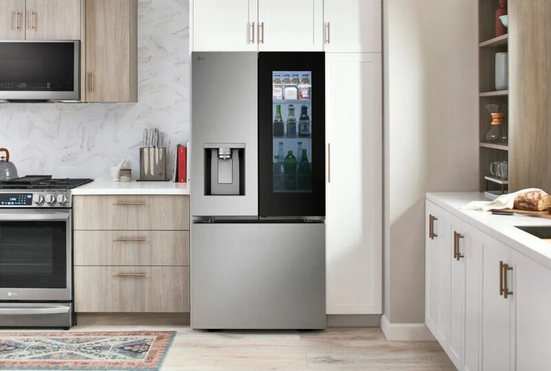 25 cu.ft. Smart French Door Refrigerator with Ice & Water Dispenser. view 3