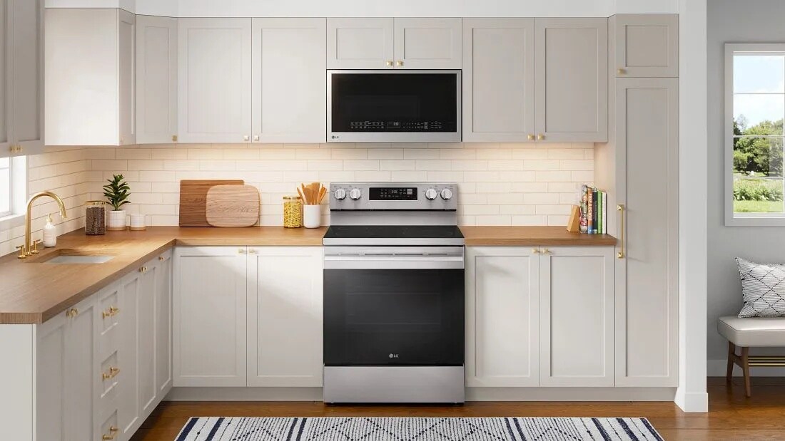6.3 Cu. Ft. Smart Induction Freestanding Range With Probake Convection® And Air Fry view 5