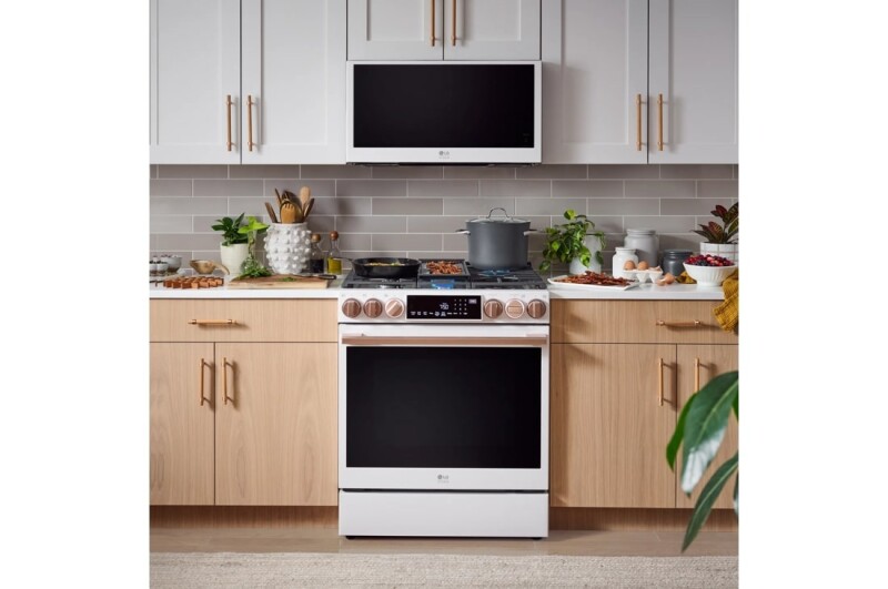 LG STUDIO 6.3 cu. ft. InstaView® Gas Slide-in Range with ProBake Convection® and Air Fry view 18