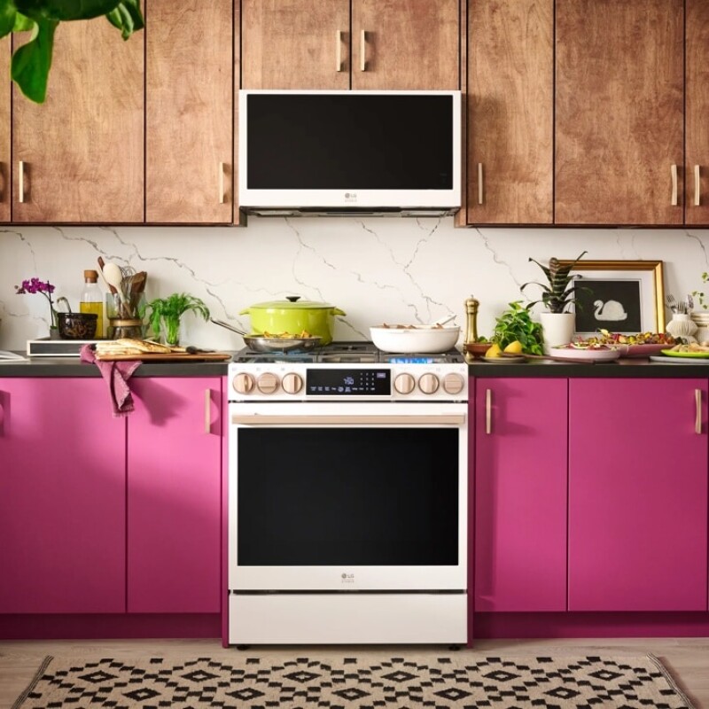 LG STUDIO 6.3 cu. ft. InstaView® Gas Slide-in Range with ProBake Convection® and Air Fry view 16