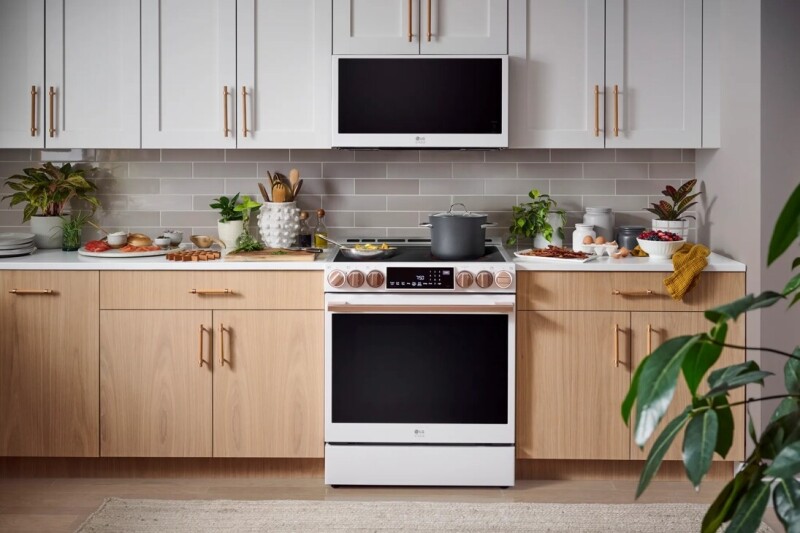 LG STUDIO 6.3 cu. ft. InstaView® Induction Slide-in Range with Air Fry and Air Sous Vide view 5