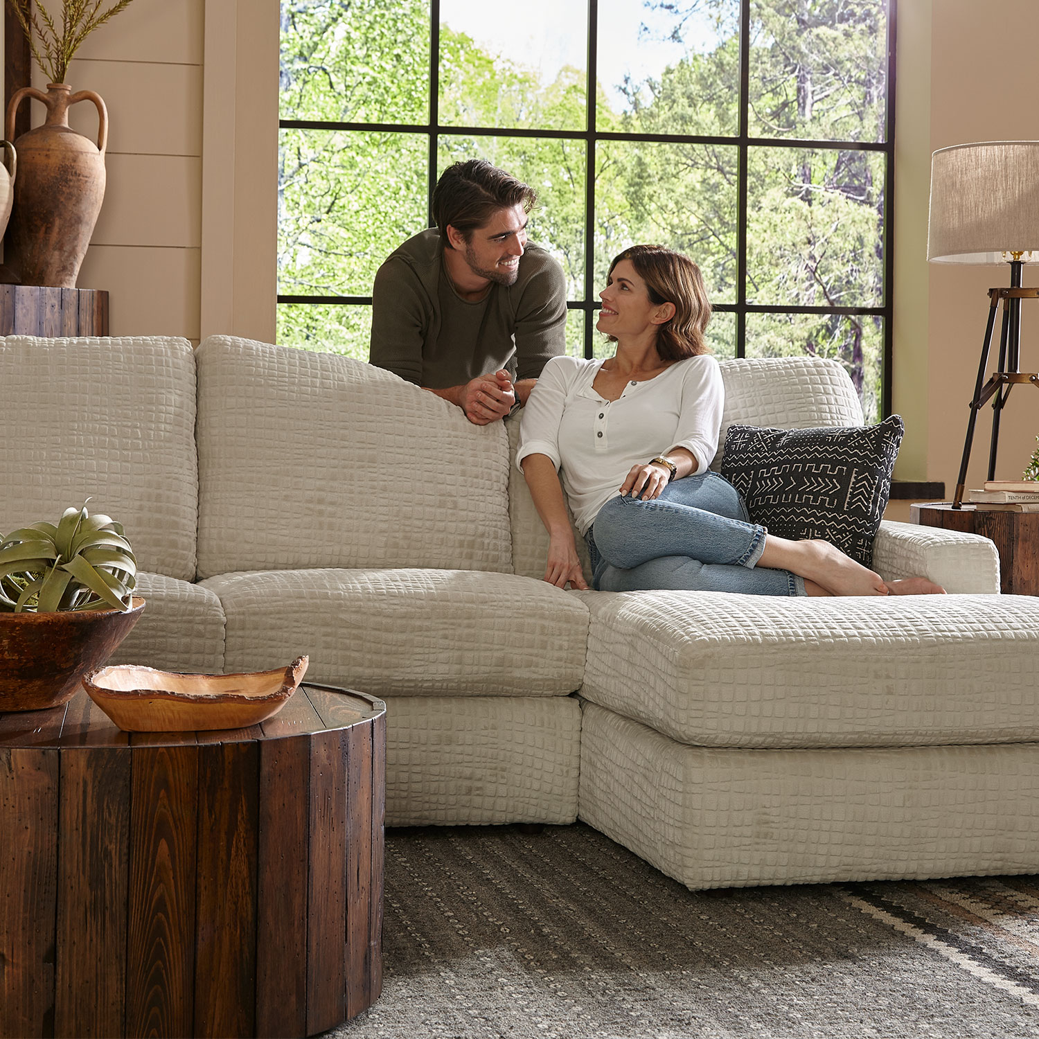 Dovely - Transitionally Styled Chaise Lounge Sofa - M25FR M25FR