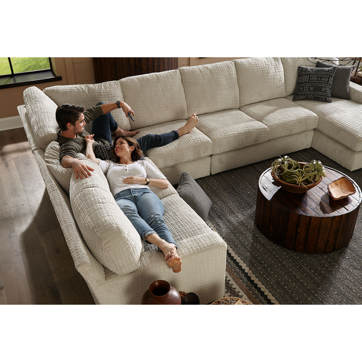 Dovely - Transitionally Styled Chaise Lounge Sofa - M25W M25W