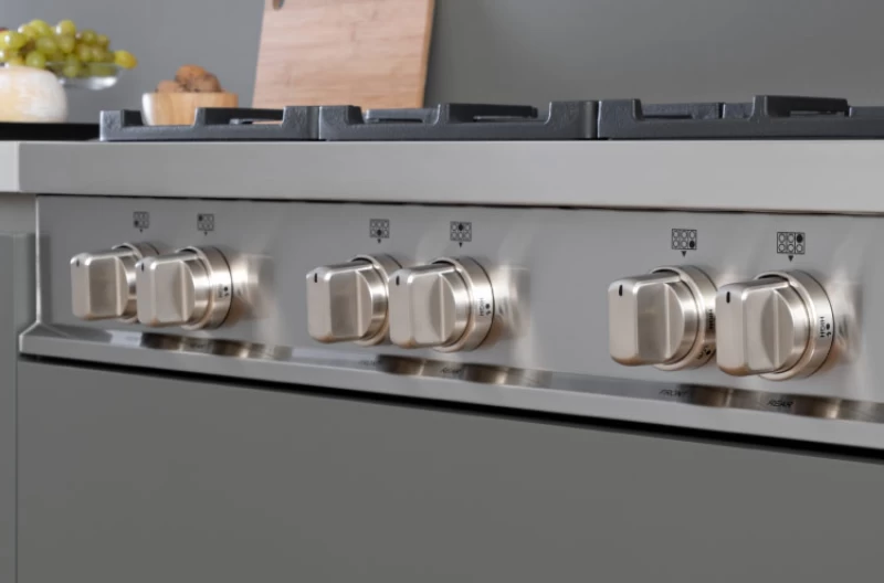 36 Gas Rangetop 6 brass burners view 3