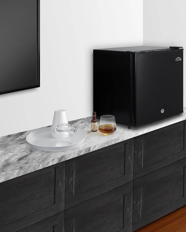 18" Wide Compact Minibar MB41B