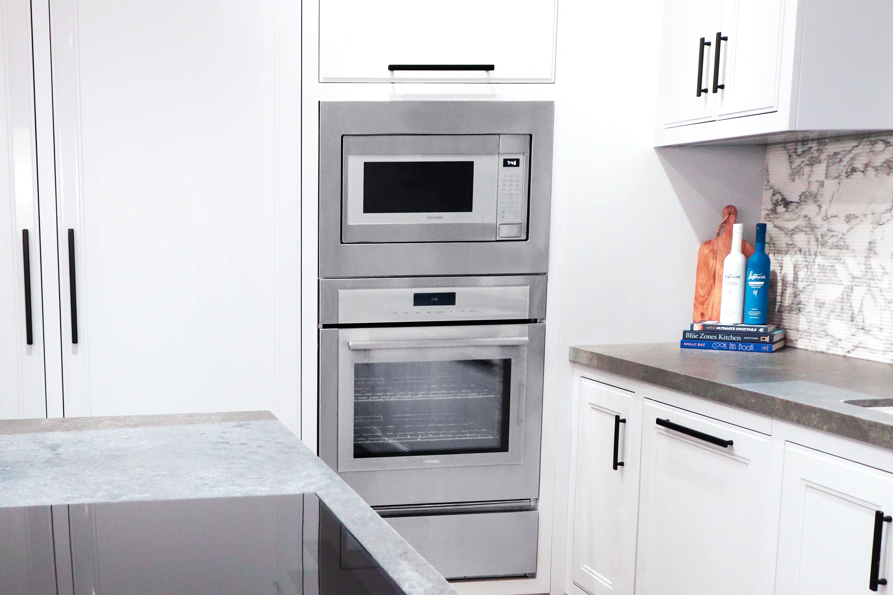 Masterpiece® Built-in Microwave 24'' Left Side Opening Door, MBCS