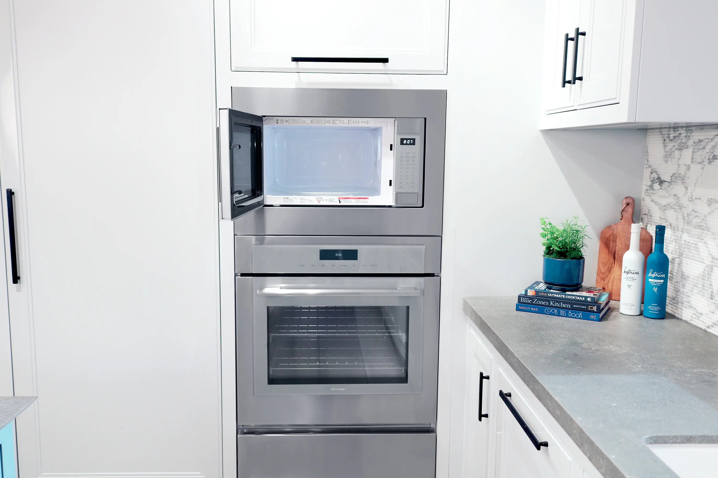 Masterpiece® Built-in Microwave 24'' Left Side Opening Door, MBCS