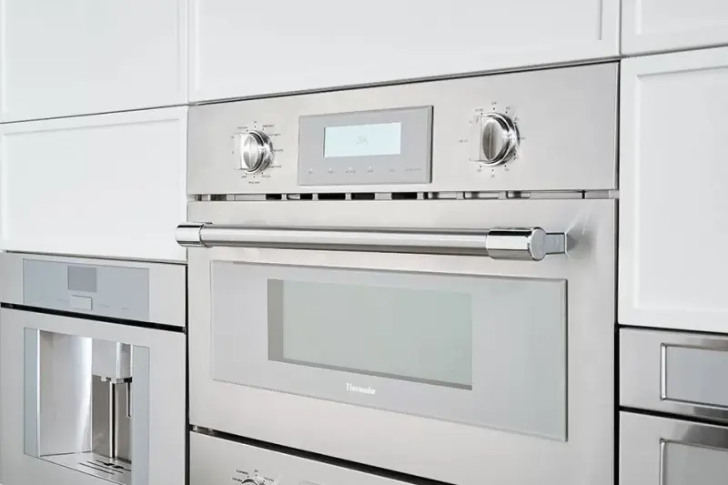 Bold design with stainless steel control knobs