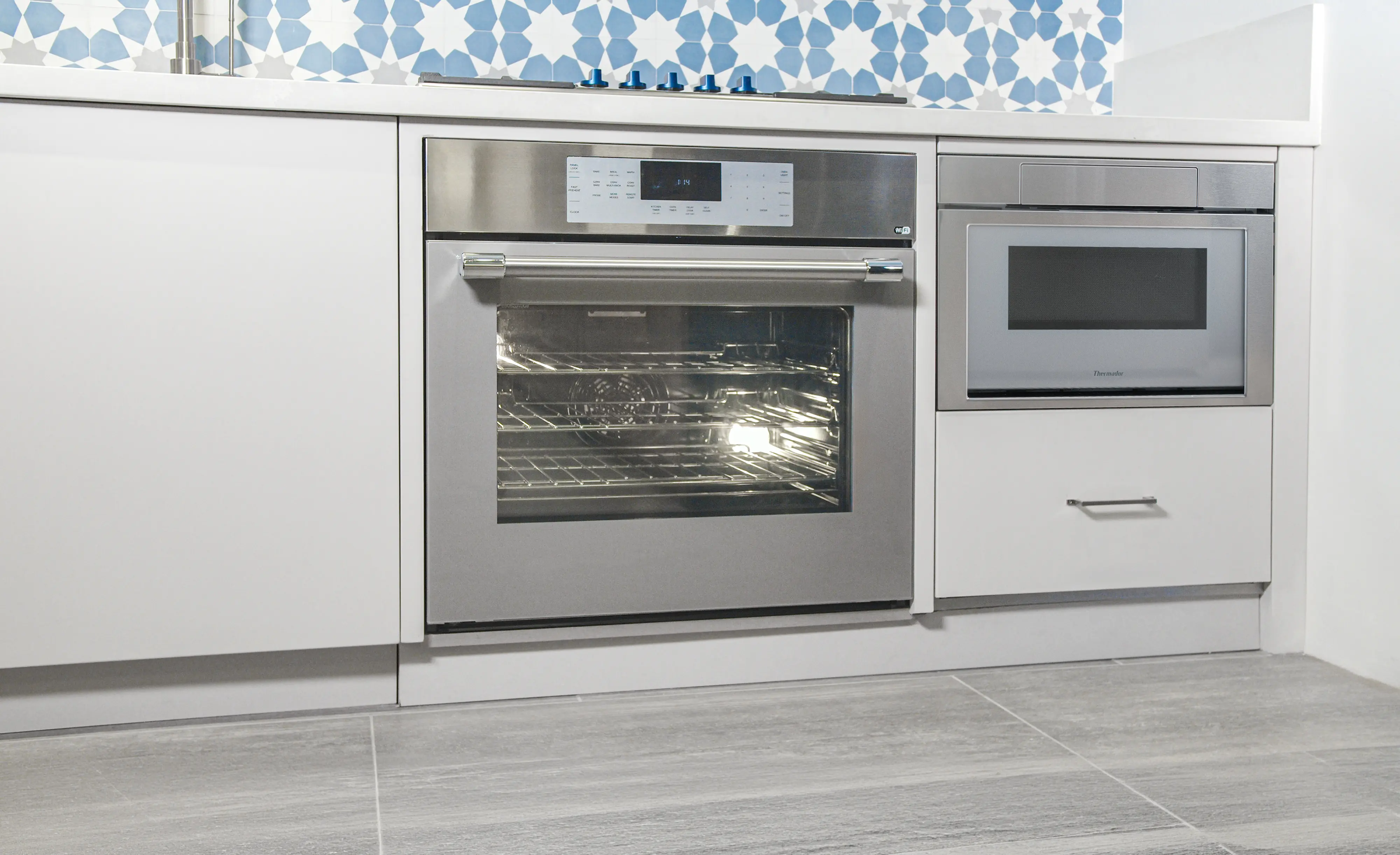 Professional Microdrawer® Microwave 24'' MD24BS