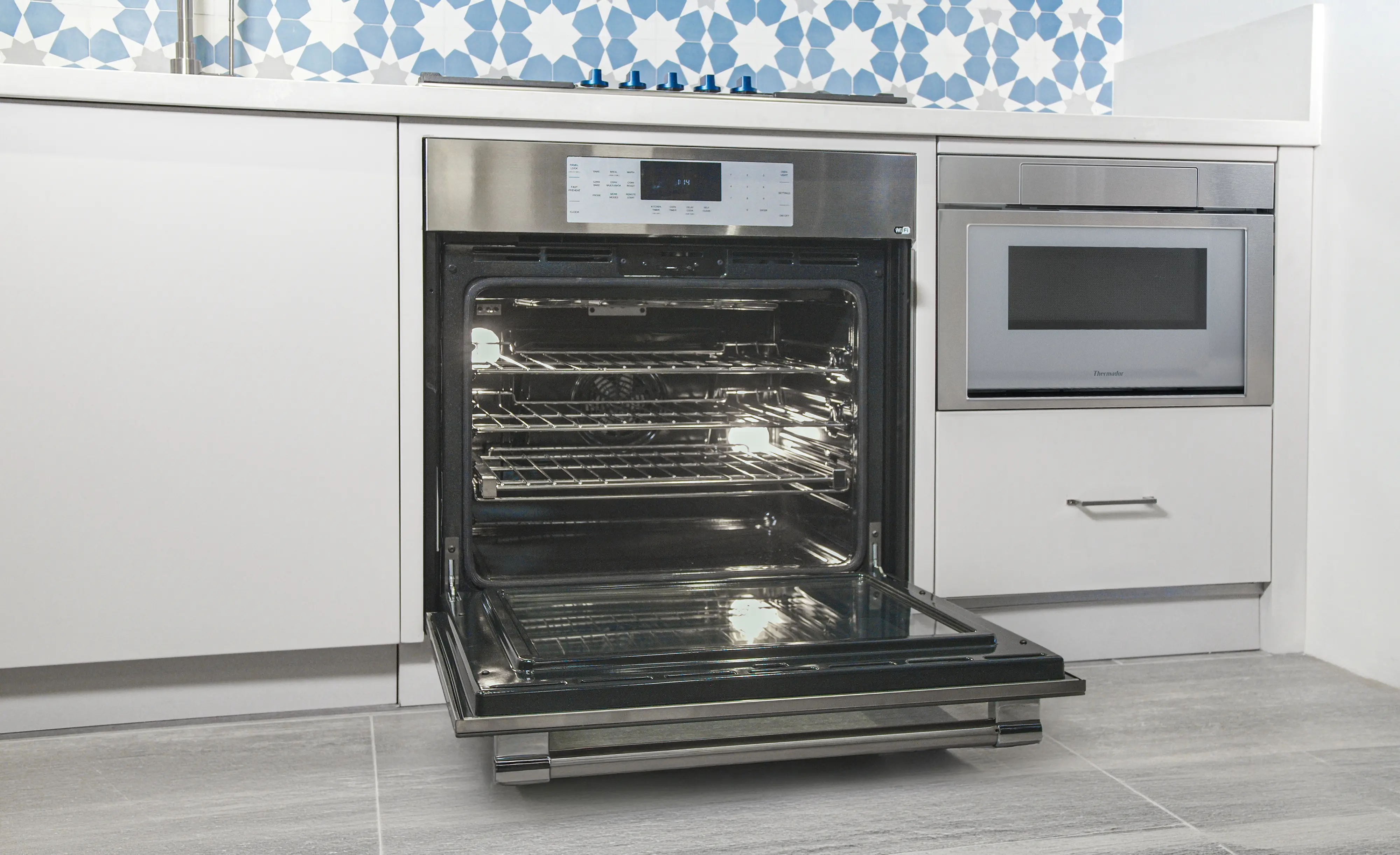 Masterpiece® Single Wall Oven 30'' ME301YP
