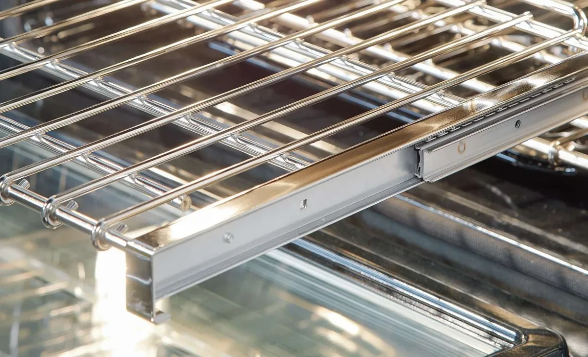 Telescopic rack glides smoothly for easy use