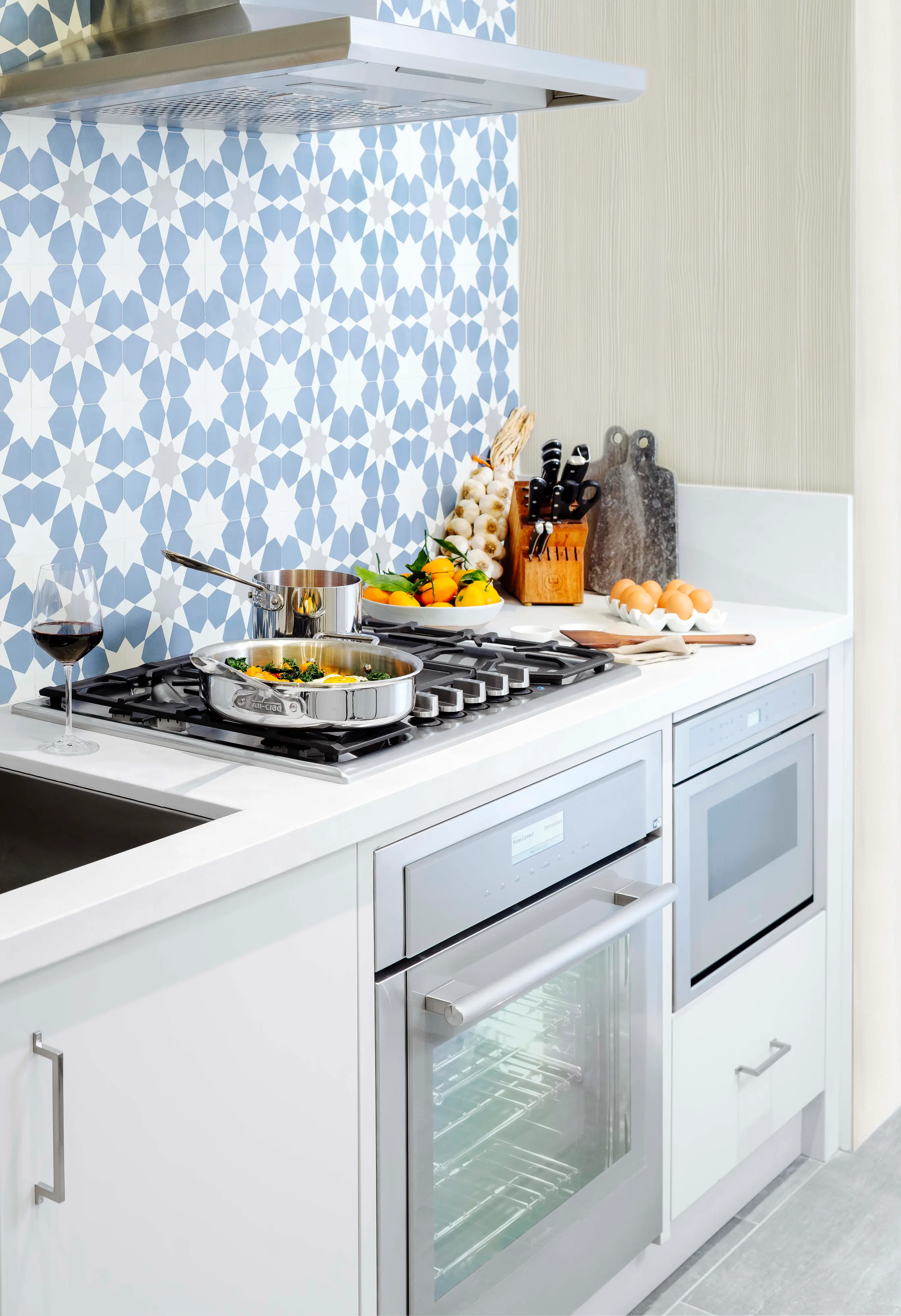 Masterpiece® Single Wall Oven 30'' MED301WS