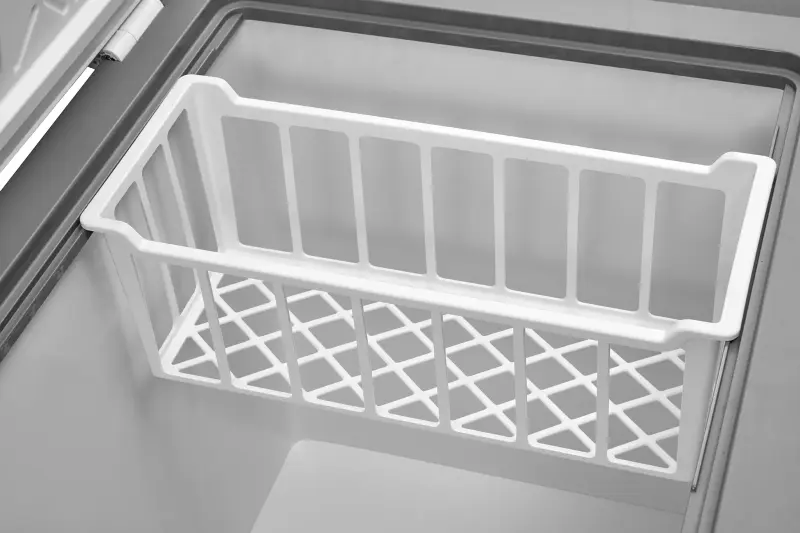 5.1 cu. ft. Convertible Chest Freezer with Removable Storage Basket MRC05M5CWW