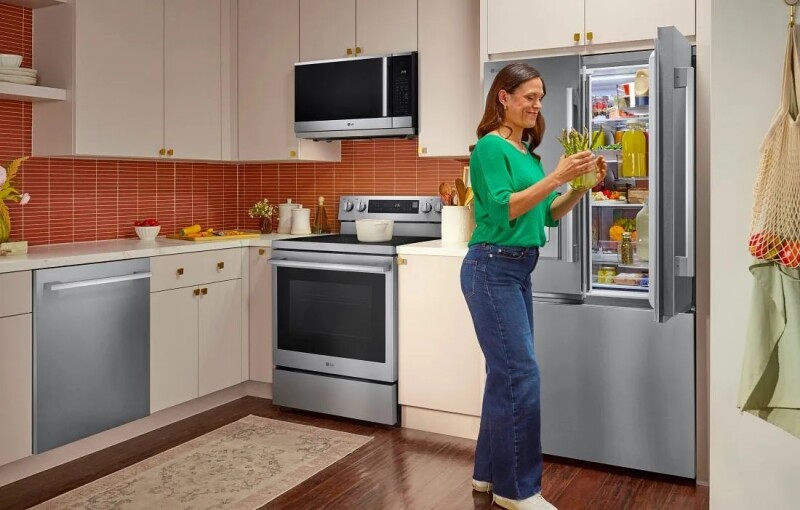 2.1 cu. ft. Smart Over-the-Range Microwave Oven with ExtendaVent® 2.0 & EasyClean® view 3