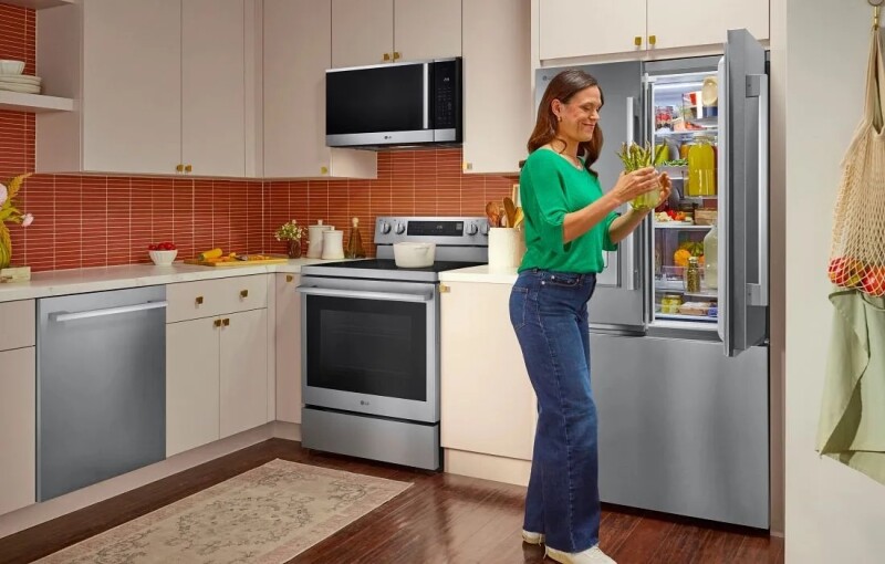 1.8 cu. ft. Smart Over-the-Range Microwave Oven with EasyClean® view 3
