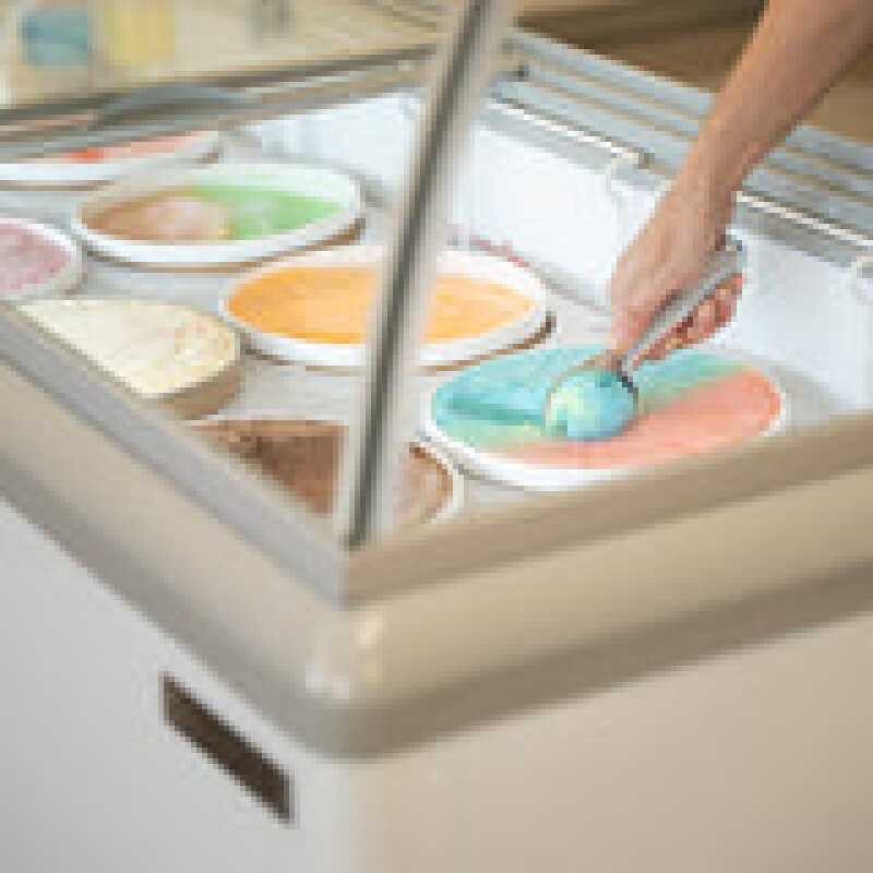 Maxx Cold X-Series Ice Cream Dipping Cabinet Freezer with Curved Glass Sneeze Guard MXDC12