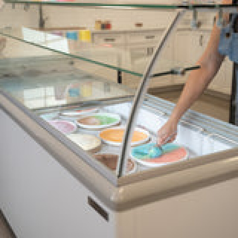 Maxx Cold X-Series Ice Cream Dipping Cabinet Freezer with Curved Glass Sneeze Guard MXDC12