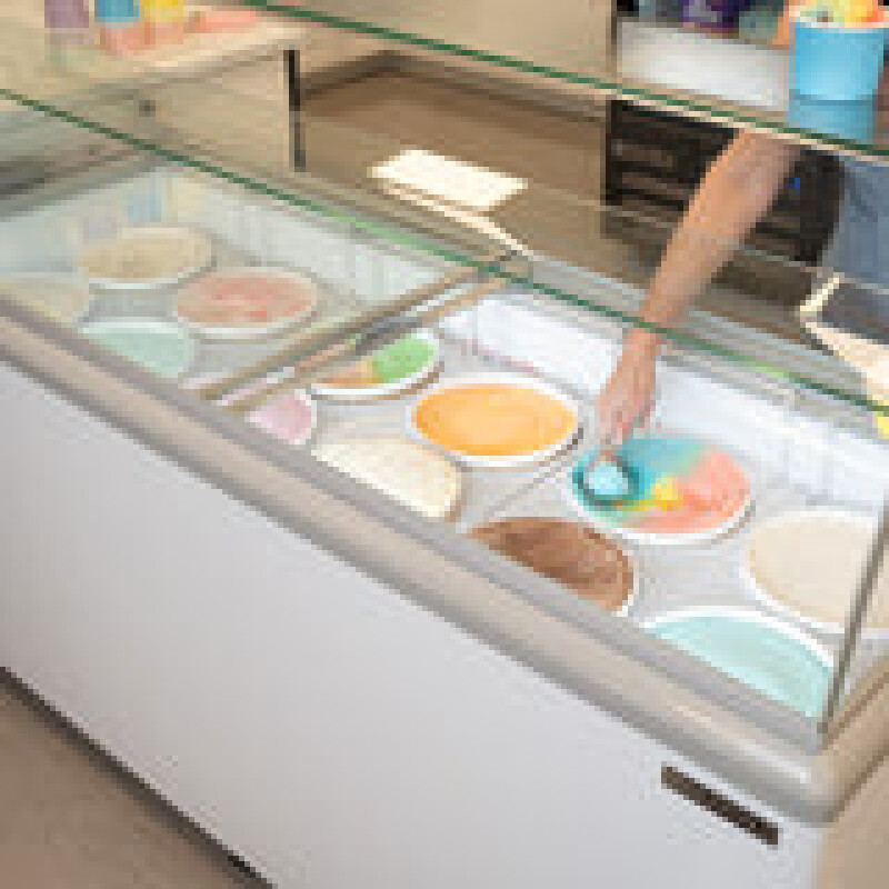 Maxx Cold X-Series Ice Cream Dipping Cabinet Freezer with Curved Glass Sneeze Guard MXDC12