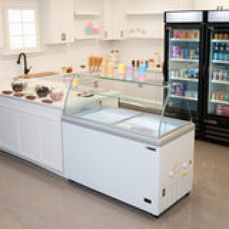 Maxx Cold X-Series Ice Cream Dipping Cabinet Freezer with Curved Glass Sneeze Guard MXDC8