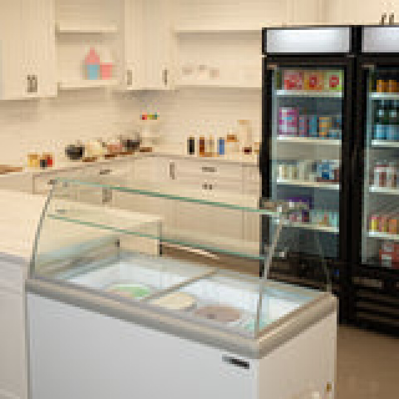 Maxx Cold X-Series Ice Cream Dipping Cabinet Freezer with Curved Glass Sneeze Guard MXDC8