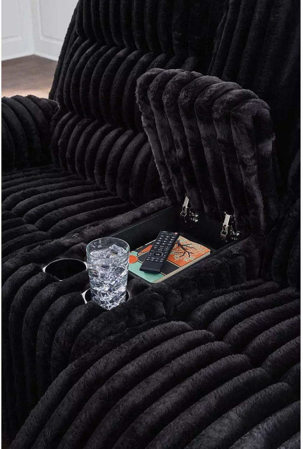 Higgesbee Reclining Loveseat with Console In Onyx NC4280596