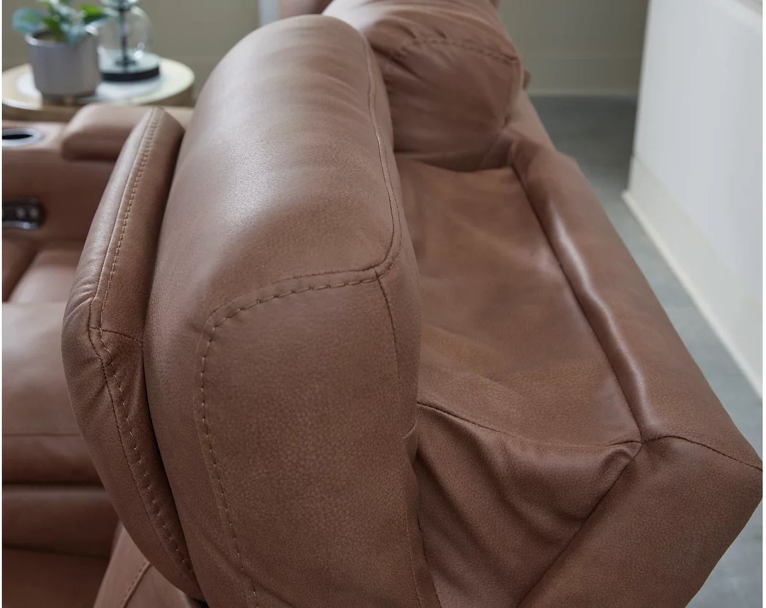 Wonder Waves Power Reclining Sofa In Caramel NC5010115