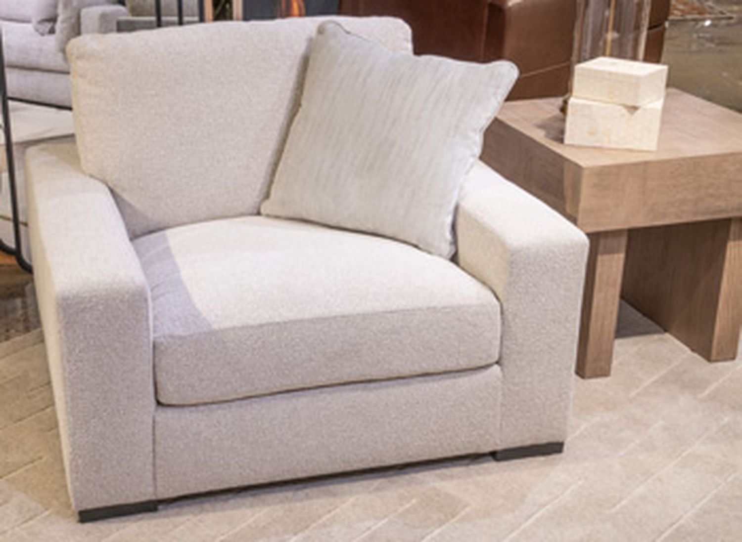 Cloverview Oversized Chair In Linen NC8131023
