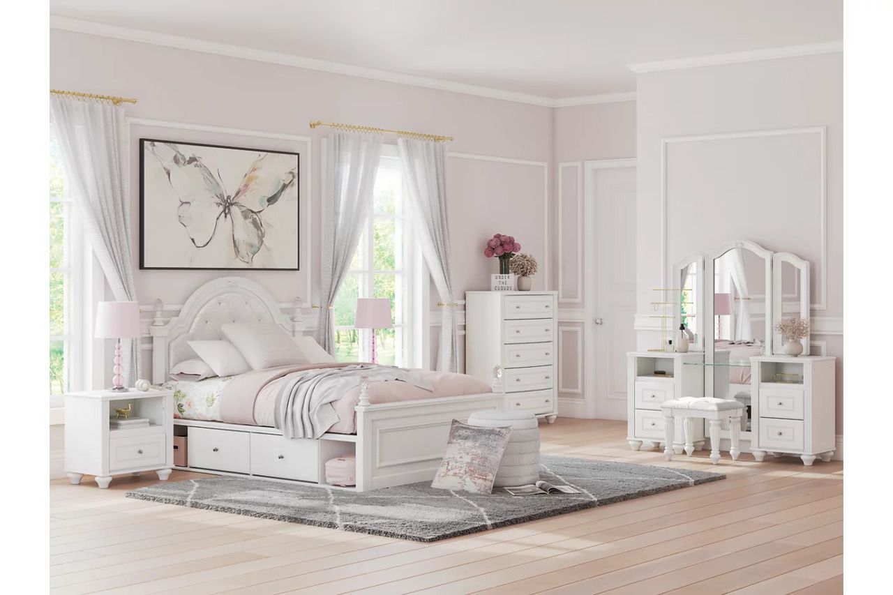 Trindura Vanity Mirror In White NCB181925