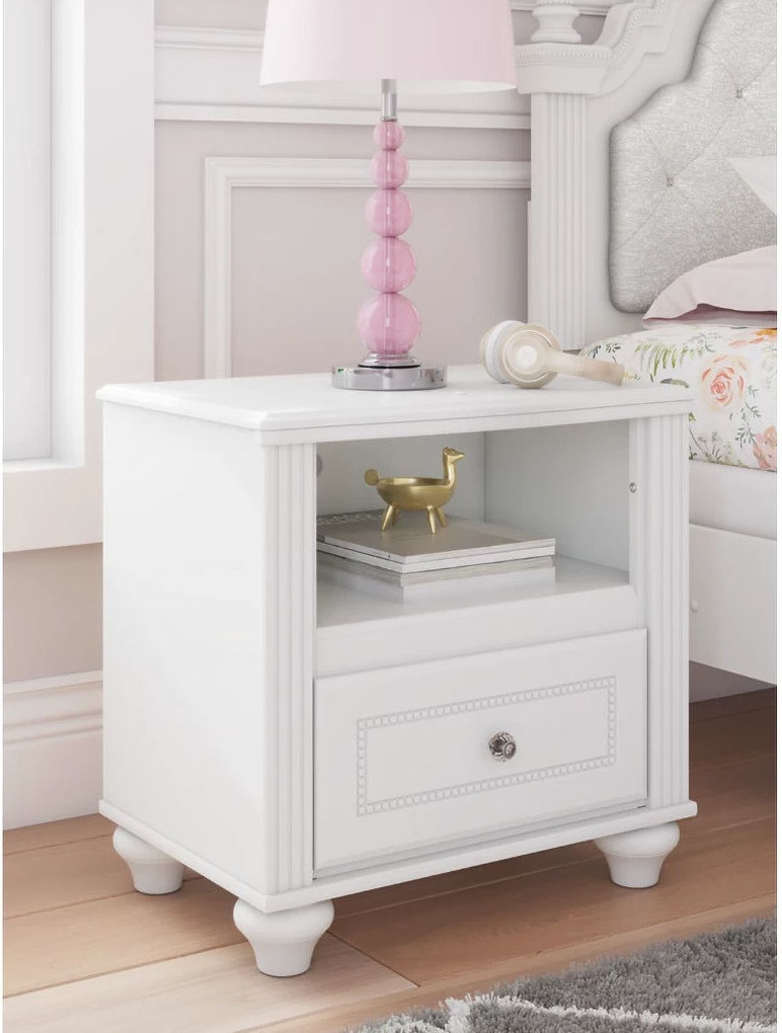Trindura Nightstand In White NCB181991